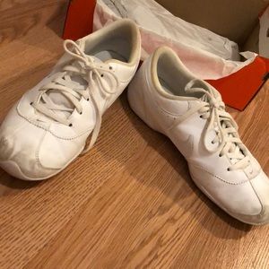 🤸🏼‍♂️Nike White Cheer shoes🤸🏼‍♂️